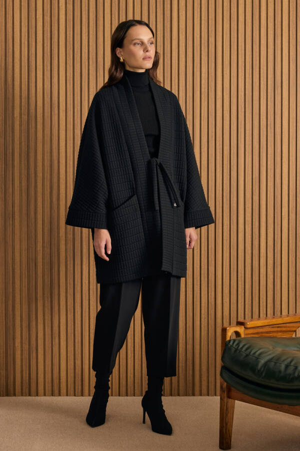 Siyah Önden Bağcık Detaylı Hırka - 2