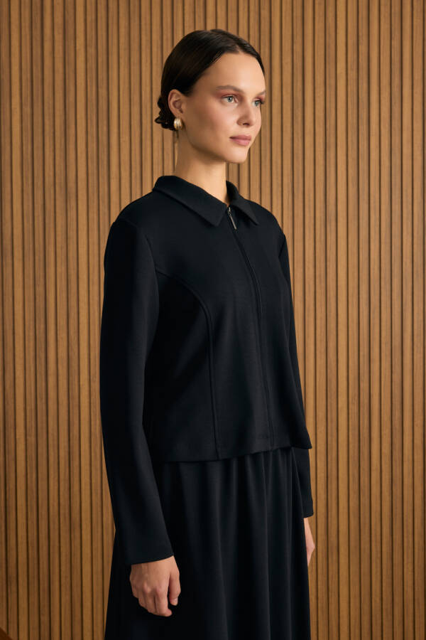 Siyah Önden Fermuarlı Kısa Örme Ceket - Aker (1)