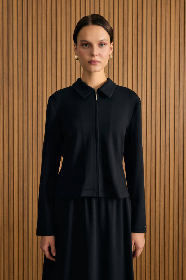 Siyah Önden Fermuarlı Kısa Örme Ceket - 1