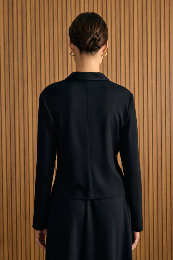 Siyah Önden Fermuarlı Kısa Örme Ceket - 4