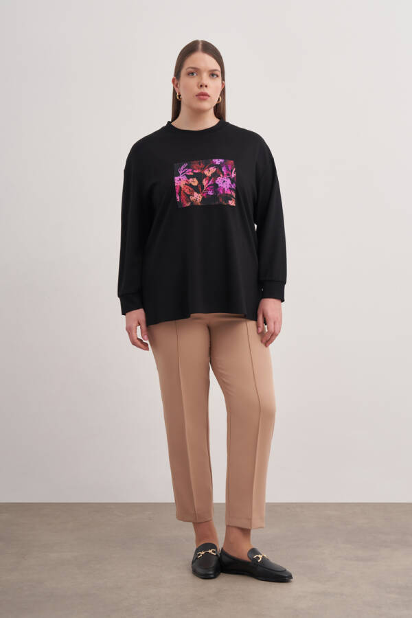 Siyah Önü Aplike Taş Baskılı Sweatshirt - Aker (1)