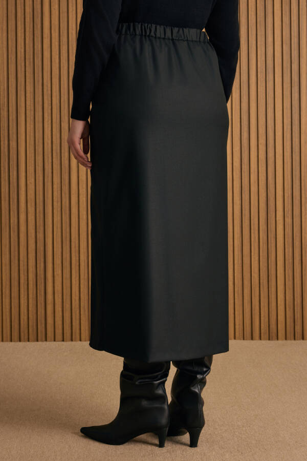 Siyah Önü Pilikaşe Yırtmaç Detaylı Etek - 5