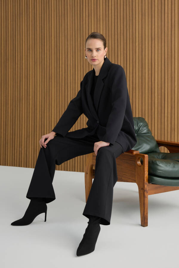 Siyah Paçası Yırtmaçlı Dokuma Pantolon - Aker (1)