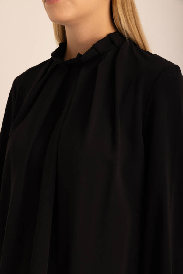 Siyah Pile Detaylı Dokuma Bluz - 3