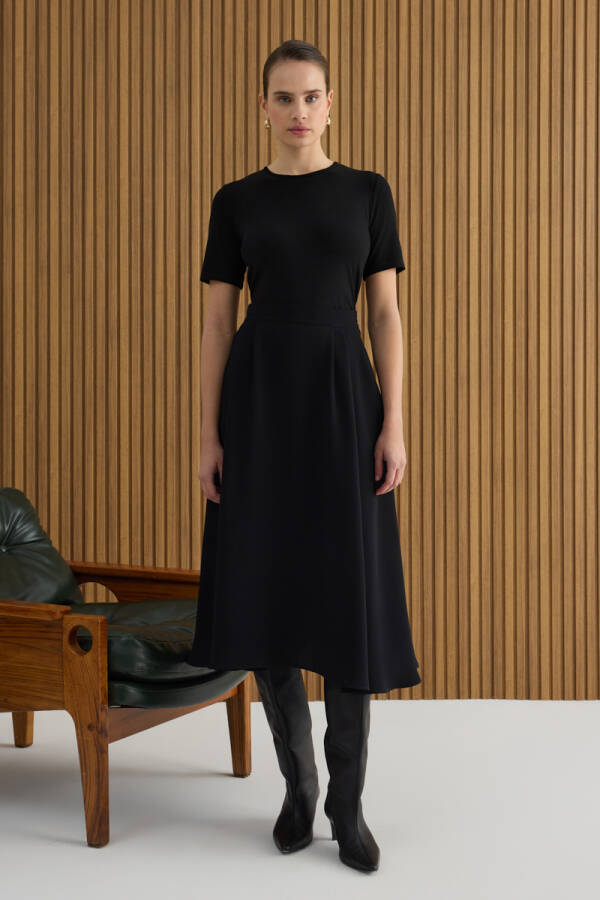 Siyah Pileli Dokuma Etek - Aker