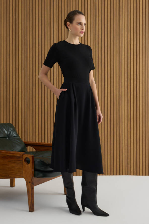 Siyah Pileli Dokuma Etek - Aker (1)