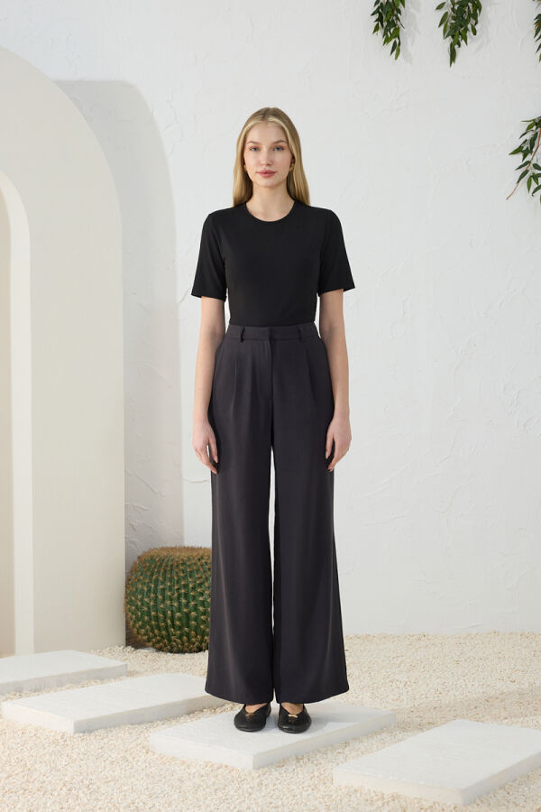 Siyah Pileli Pantolon - Aker (1)