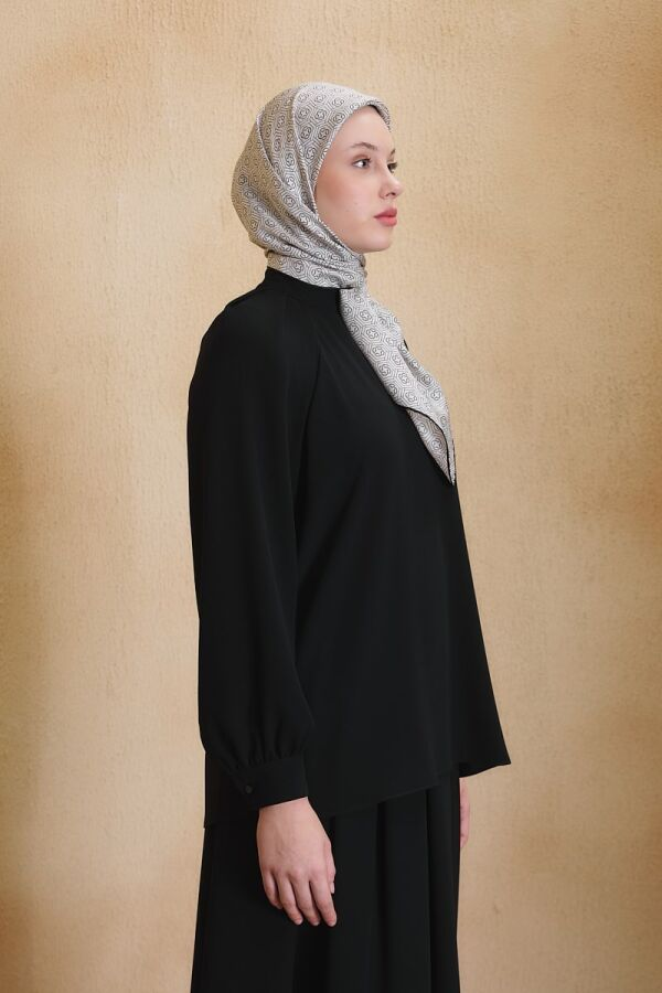 Siyah Pili Detaylı Bluz - 3