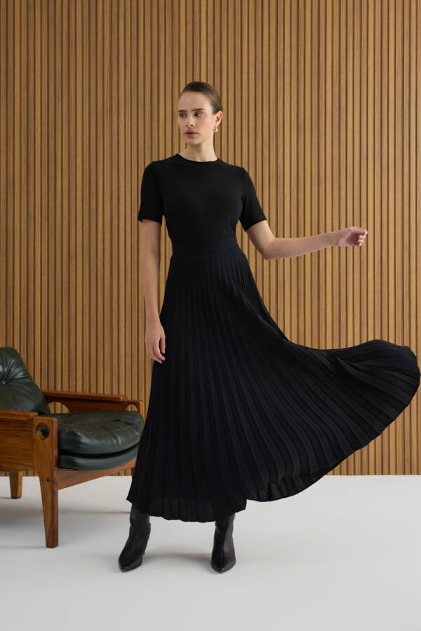 Siyah Pilise Etek - 1