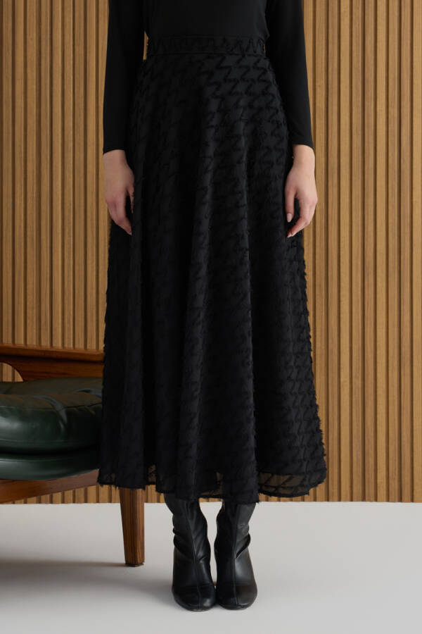 Siyah Püskül Dokulu Viscon Etek - 3