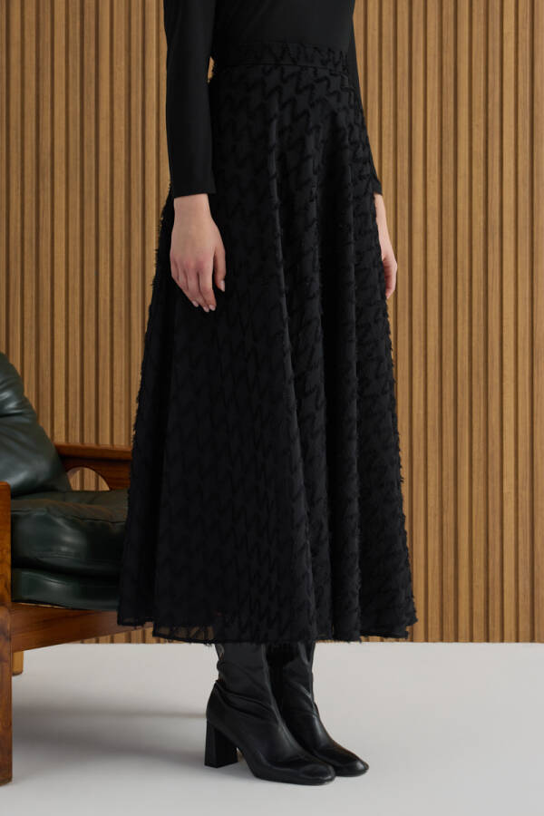Siyah Püskül Dokulu Viscon Etek - 4