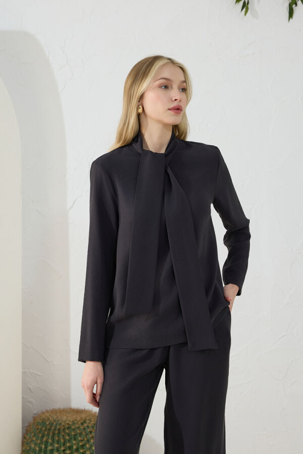 Siyah Şal Yaka Bluz - Aker (1)