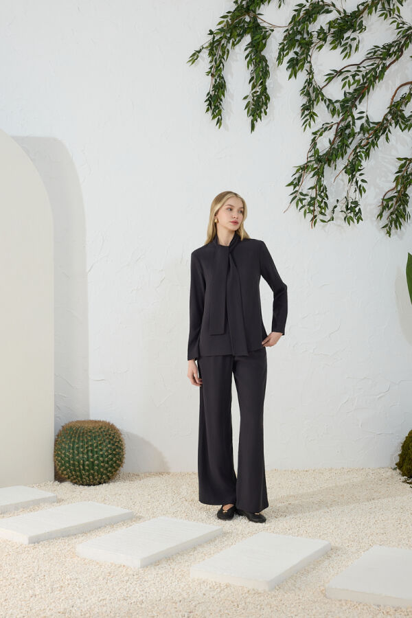 Siyah Şal Yaka Bluz - 1