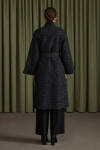 Siyah Dokulu Özel Kumaş Trençkot - 5