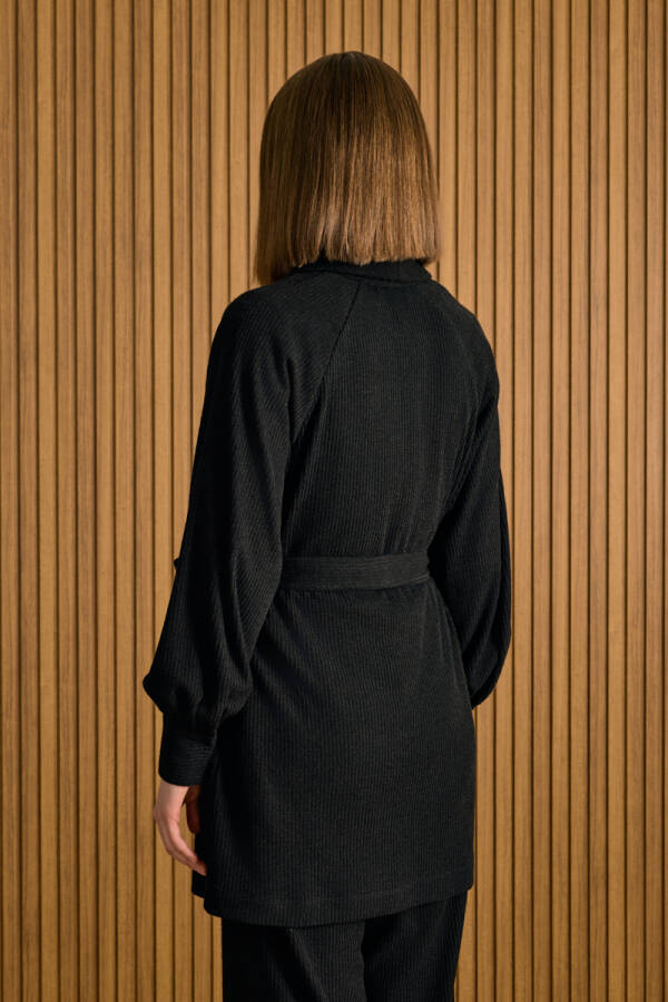 Siyah Şal Yaka Seyyar Kuşaklı Örme Hırka - 7