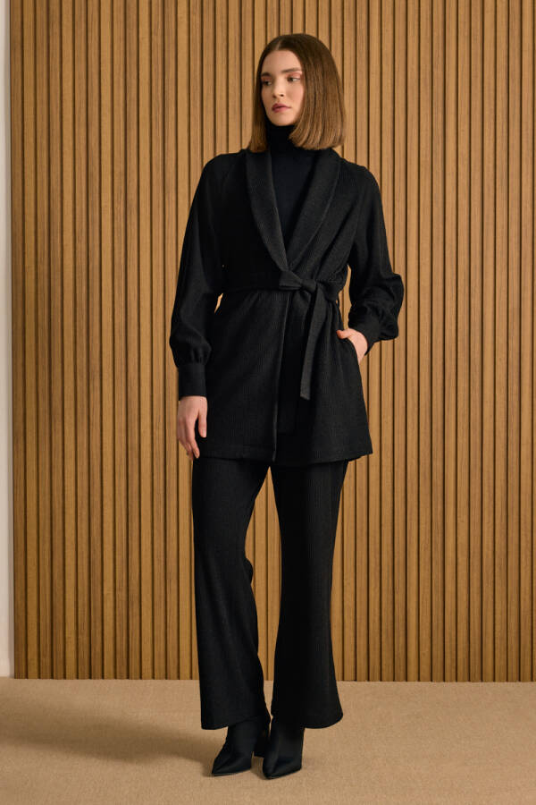 Siyah Şal Yaka Seyyar Kuşaklı Örme Hırka - 1