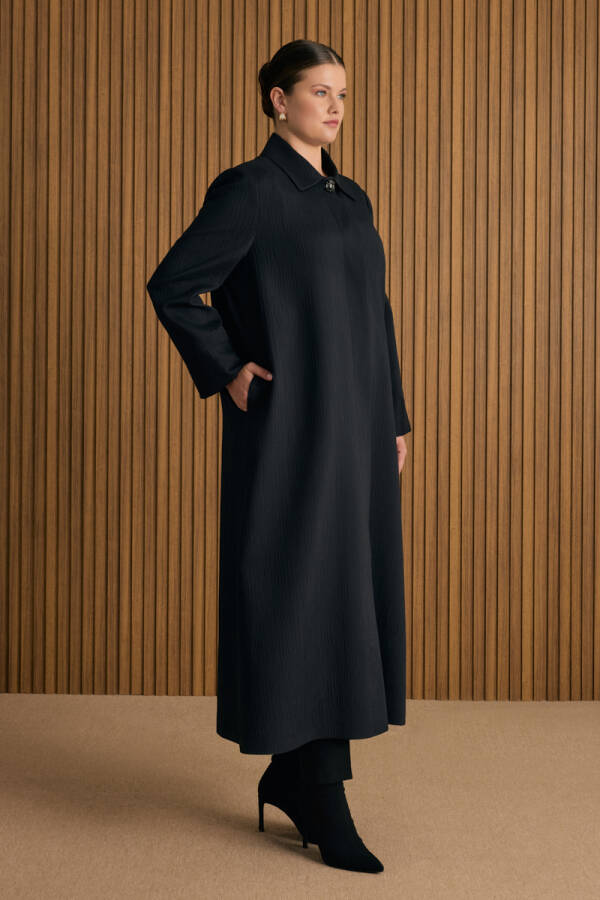 Siyah Seyyar Broş Detaylı Pardösü - 4