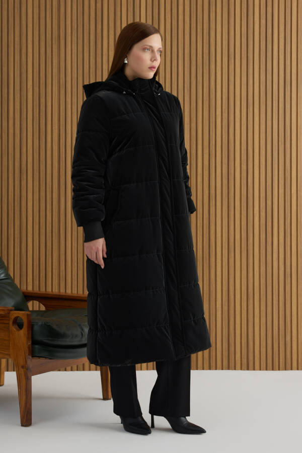 Siyah Seyyar Kapüşonlu Kapitone Mont - 4