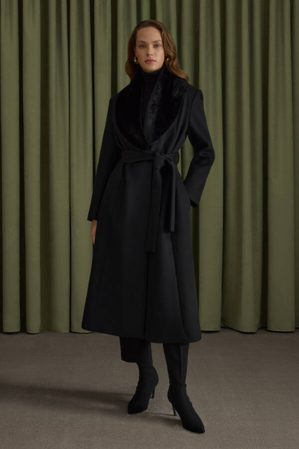 Siyah Seyyar Kürk Yakalı Manto - Aker