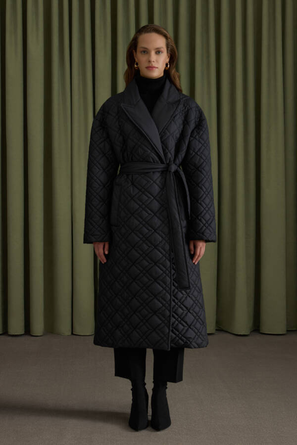 Siyah Seyyar Kuşaklı Kapitone Mont - 1