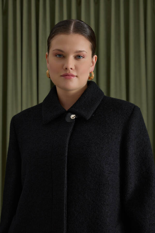 Siyah Seyyar Şal Detaylı Yün Kaban - 4