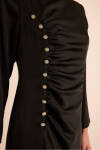 Siyah Taşlı Düğme Detaylı Parlak Dokuma Elbise - 4