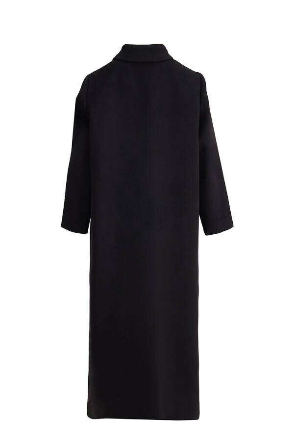 Siyah Yaka Detaylı Manto - 1