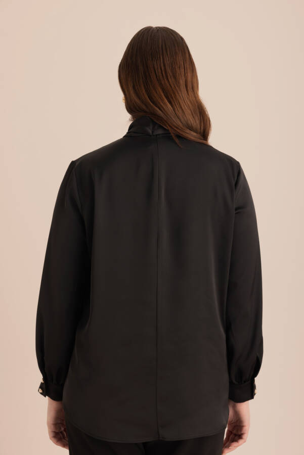 Siyah Yakası Bağlama Detaylı Klasik Bluz - 7