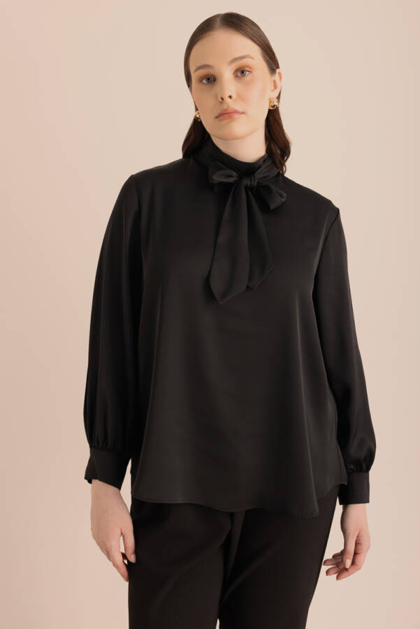 Siyah Yakası Bağlama Detaylı Klasik Bluz - 5