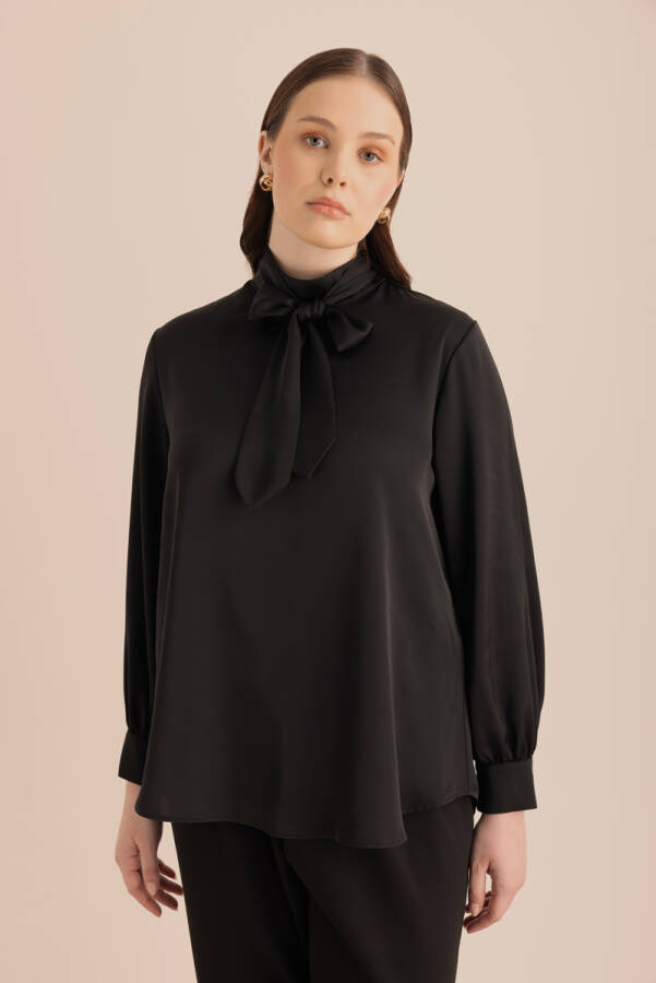Siyah Yakası Bağlama Detaylı Klasik Bluz - 2