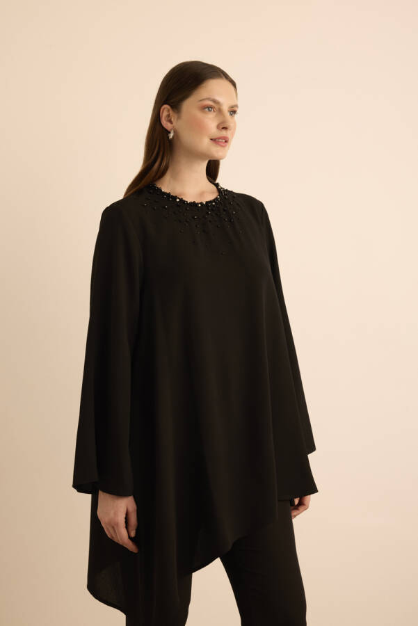 Siyah Yakası Boncuk İşlemeli Asimetrik Tunik - 2