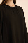 Siyah Yakası Boncuk İşlemeli Asimetrik Tunik - 4