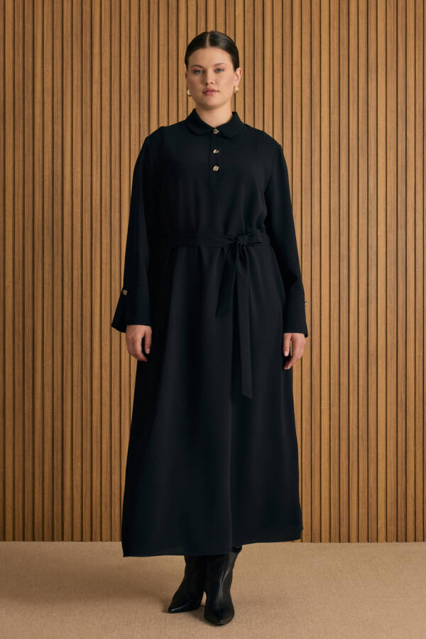 Siyah Yakası Düğmeli Elbise - 3