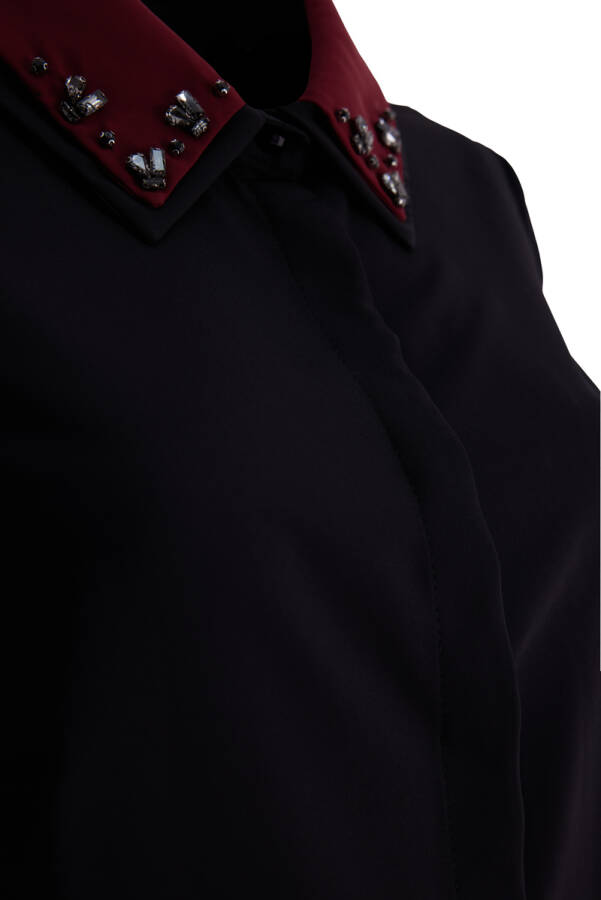 Siyah Yakası İşlemeli Bluz - Aker (1)