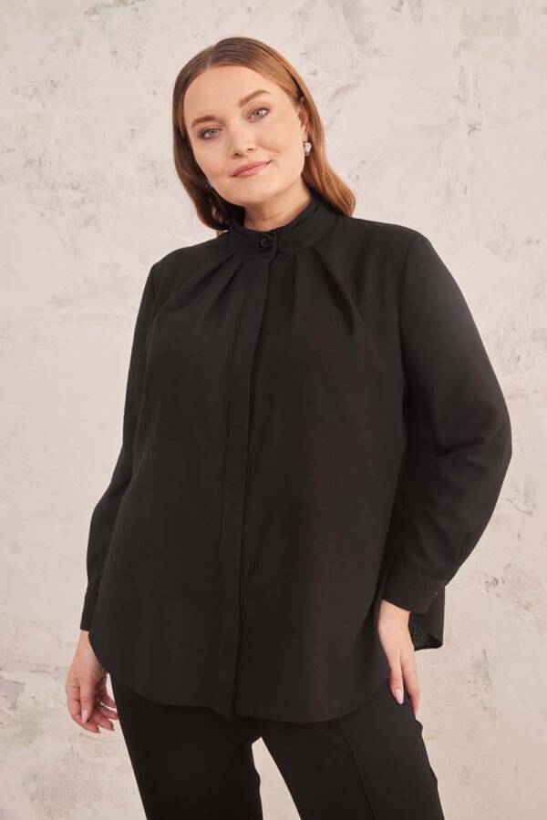 Siyah Yakası İşlemeli Bluz - 2