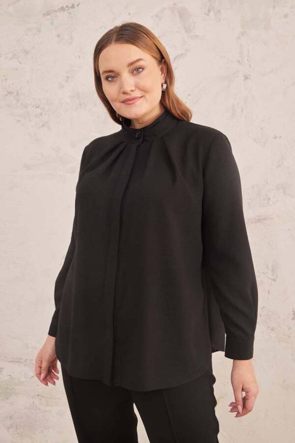 Siyah Yakası İşlemeli Bluz - 3