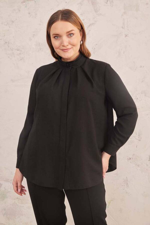 Siyah Yakası İşlemeli Bluz - 4