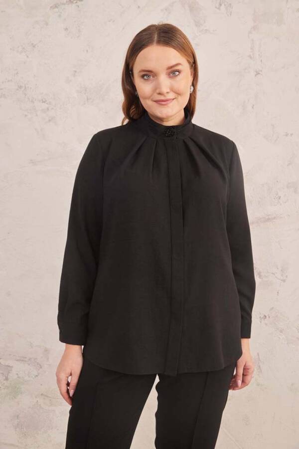 Siyah Yakası İşlemeli Bluz - 5