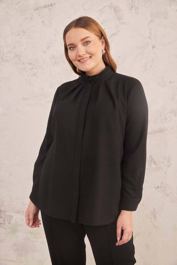 Siyah Yakası İşlemeli Bluz - 6