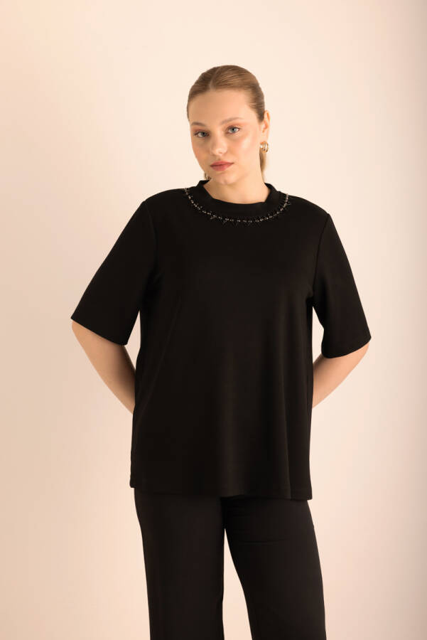 Siyah Yakası İşlemeli Örme Kısa Kollu Bluz - Aker