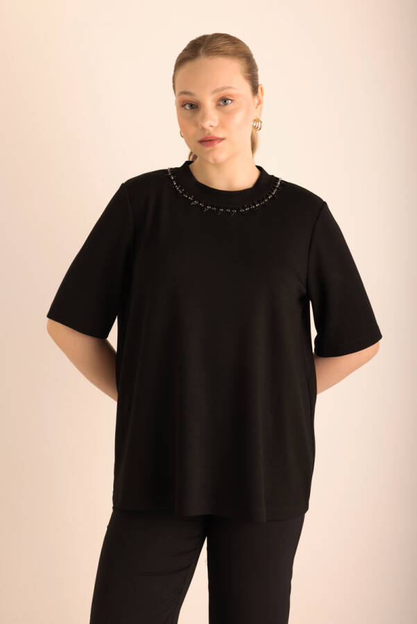 Siyah Yakası İşlemeli Örme Kısa Kollu Bluz - 4