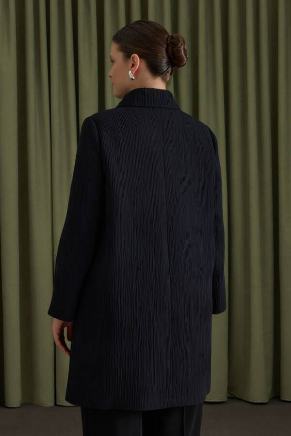 Siyah Yakası Pili Detaylı Çizgi Dokulu Kap - 6