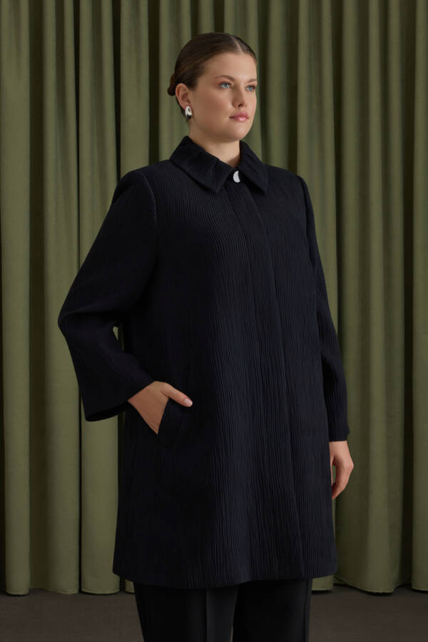 Siyah Yakası Pili Detaylı Çizgi Dokulu Kap - 3