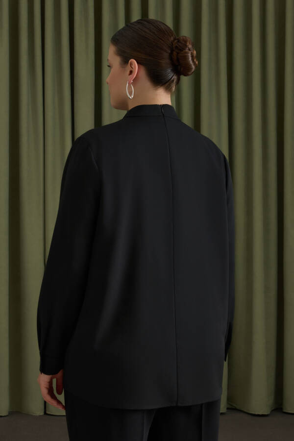 Siyah Yakası Pili ve Boncuk Detaylı Bluz - 6