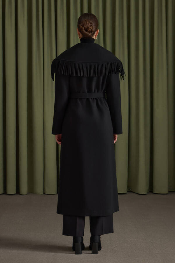 Siyah Yakası Püskül Dteaylı Şal Yaka Manto - 6