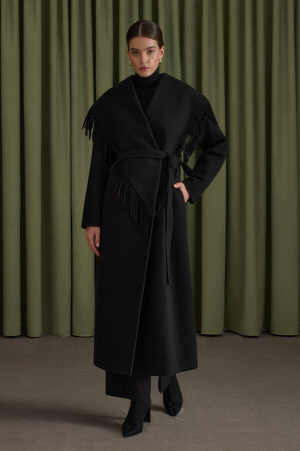 Siyah Yakası Püskül Detaylı Şal Yaka Manto - Aker