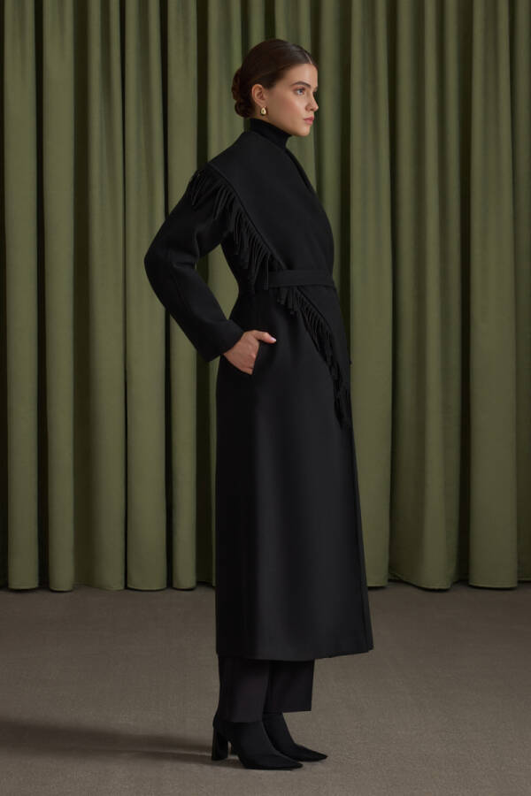 Siyah Yakası Püskül Dteaylı Şal Yaka Manto - 4