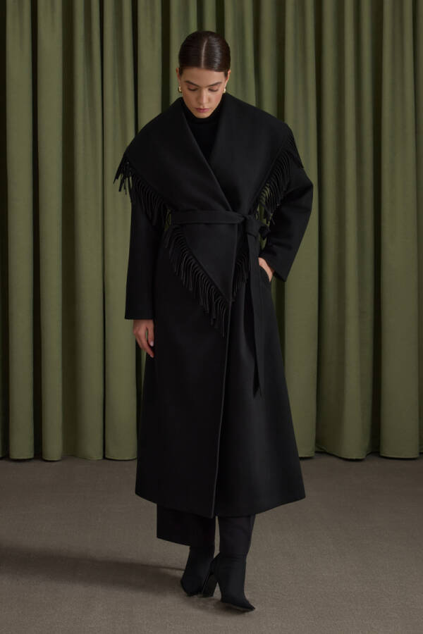 Siyah Yakası Püskül Detaylı Şal Yaka Manto - 3