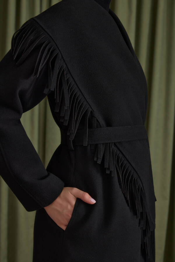 Siyah Yakası Püskül Detaylı Şal Yaka Manto - 5