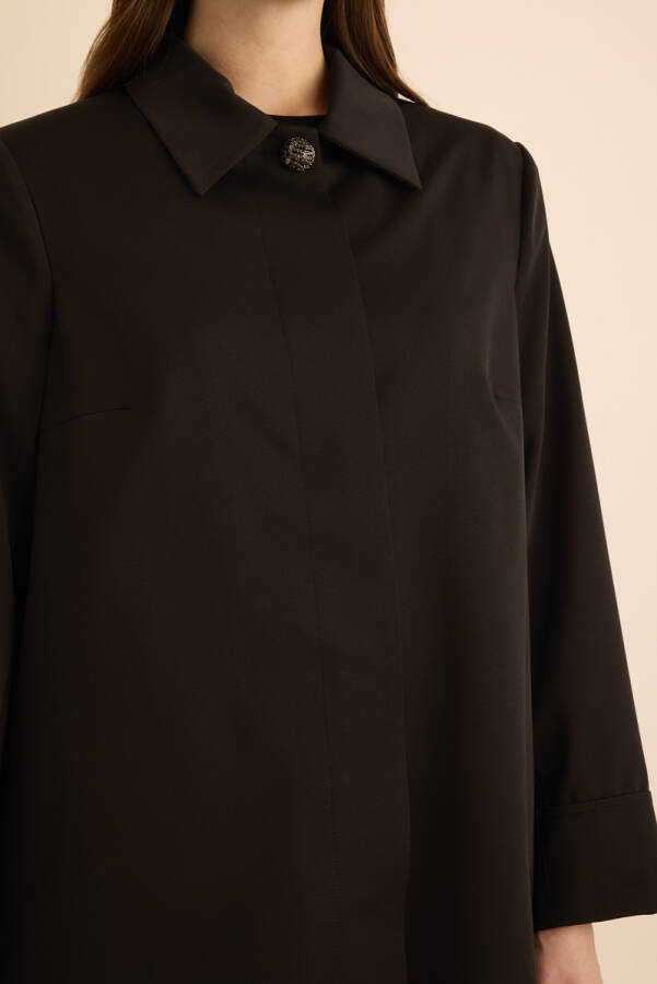 Siyah Yakası Taşlı Düğmeli Kap - 5